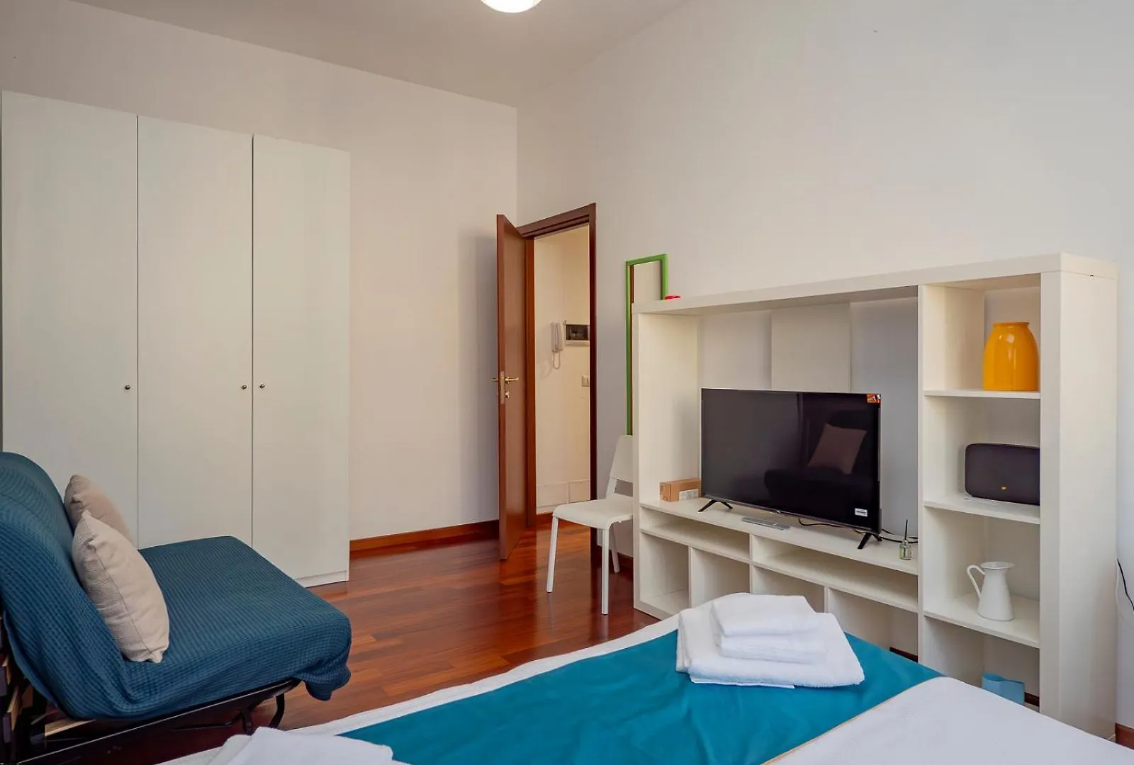 Xenia Apartments - Renovated Two-Room Apartment In Fiera Area Mailand